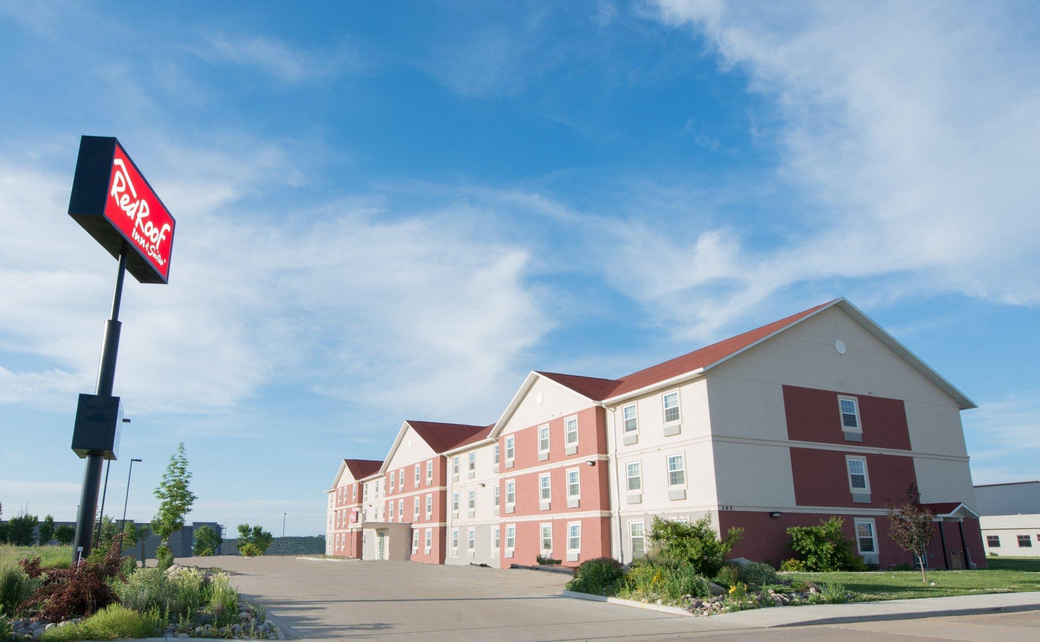 Red Roof Inn & Suites Dickinson Exterior photo