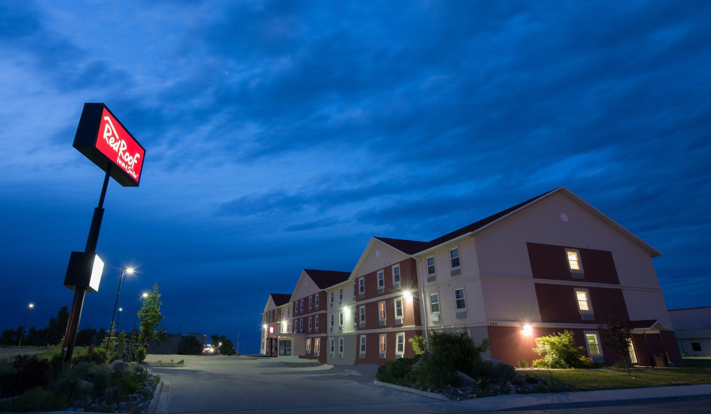 Red Roof Inn & Suites Dickinson Exterior photo