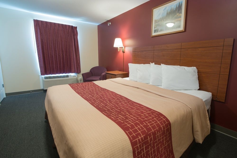Red Roof Inn & Suites Dickinson Exterior photo